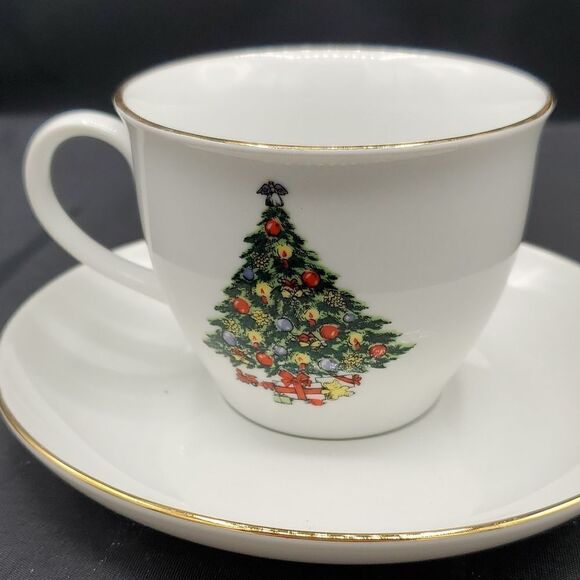 Jamestown China Christmas Tree Cup and Saucer with Gold Trim - Picture 3 of 6